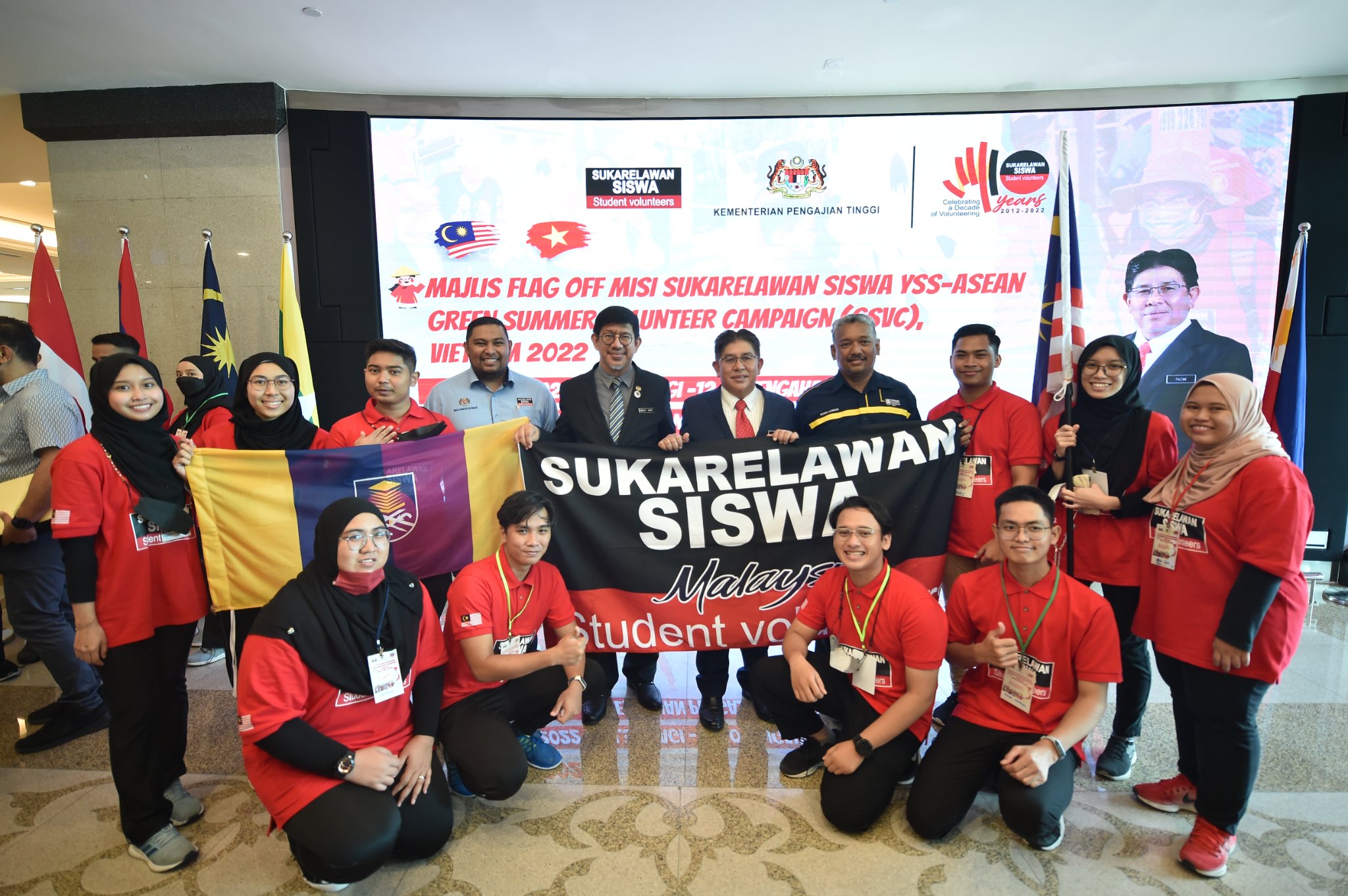 70 SUKARELAWAN SERTAI MISI SUKARELAWAN SISWA YSS-ASEAN GREEN SUMMER ...